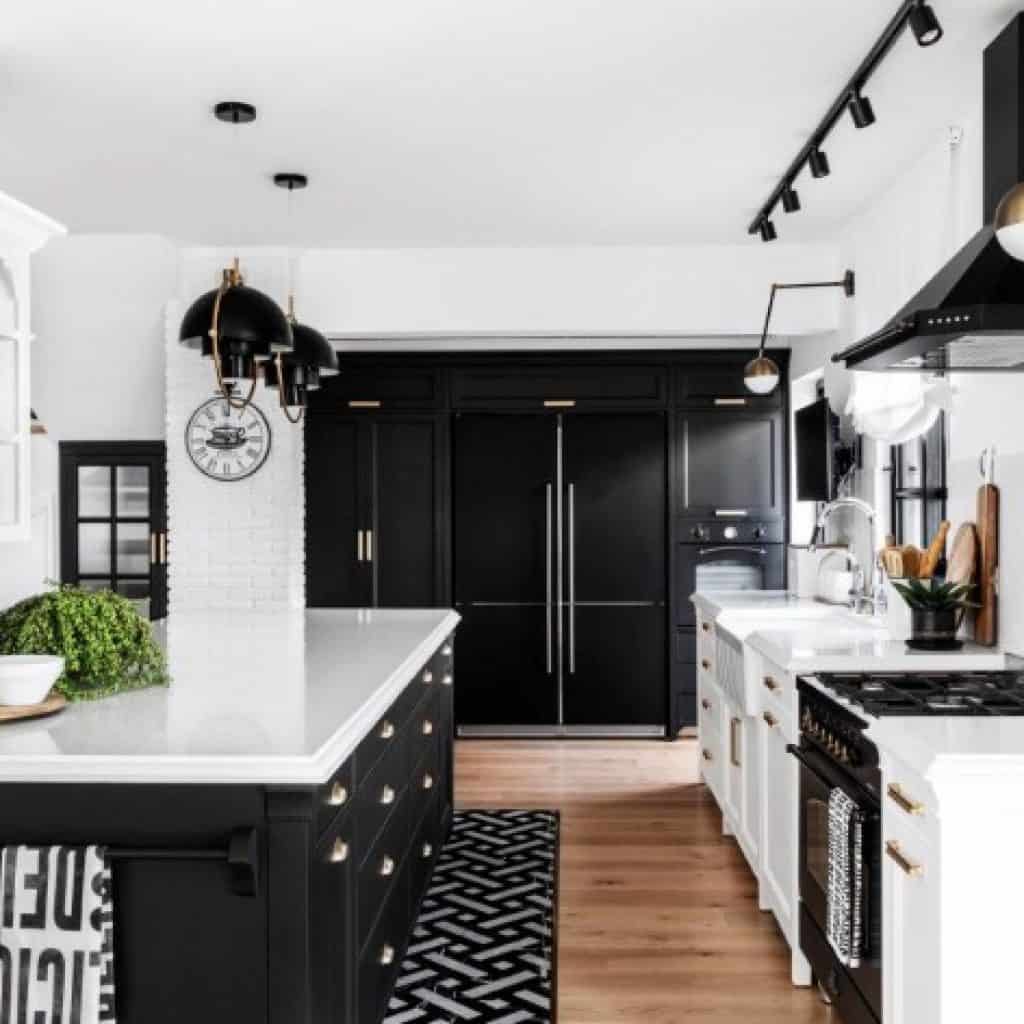מטבח כפרי שחור ולבן