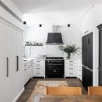 מטבח שחור ולבן