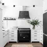 מטבח כפרי שחור ולבן