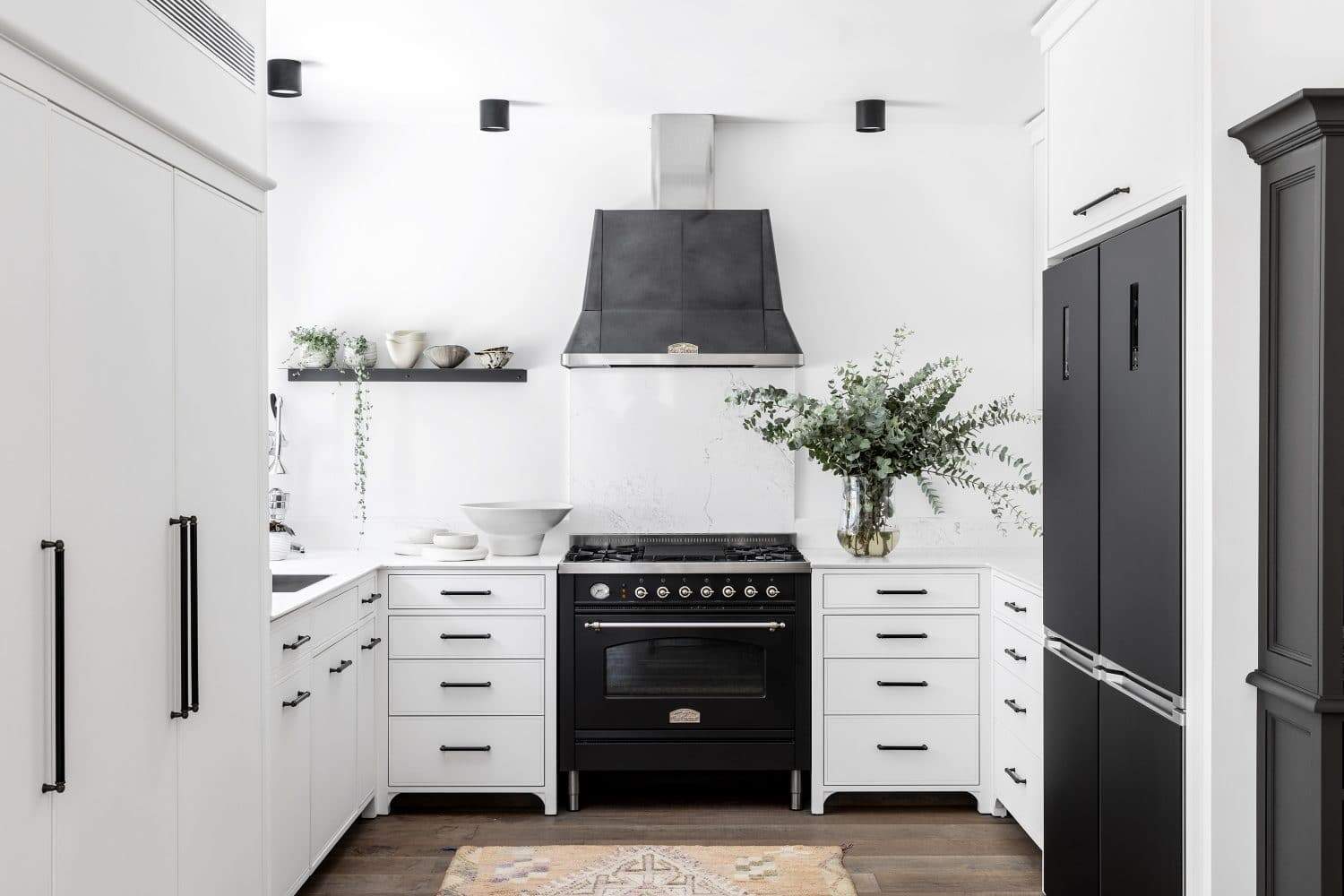 מטבח כפרי שחור ולבן