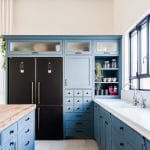 מטבח כפרי בגוון כחול - עדי חליפה נגרות עילית ואדריכלית הילה הנדיפר