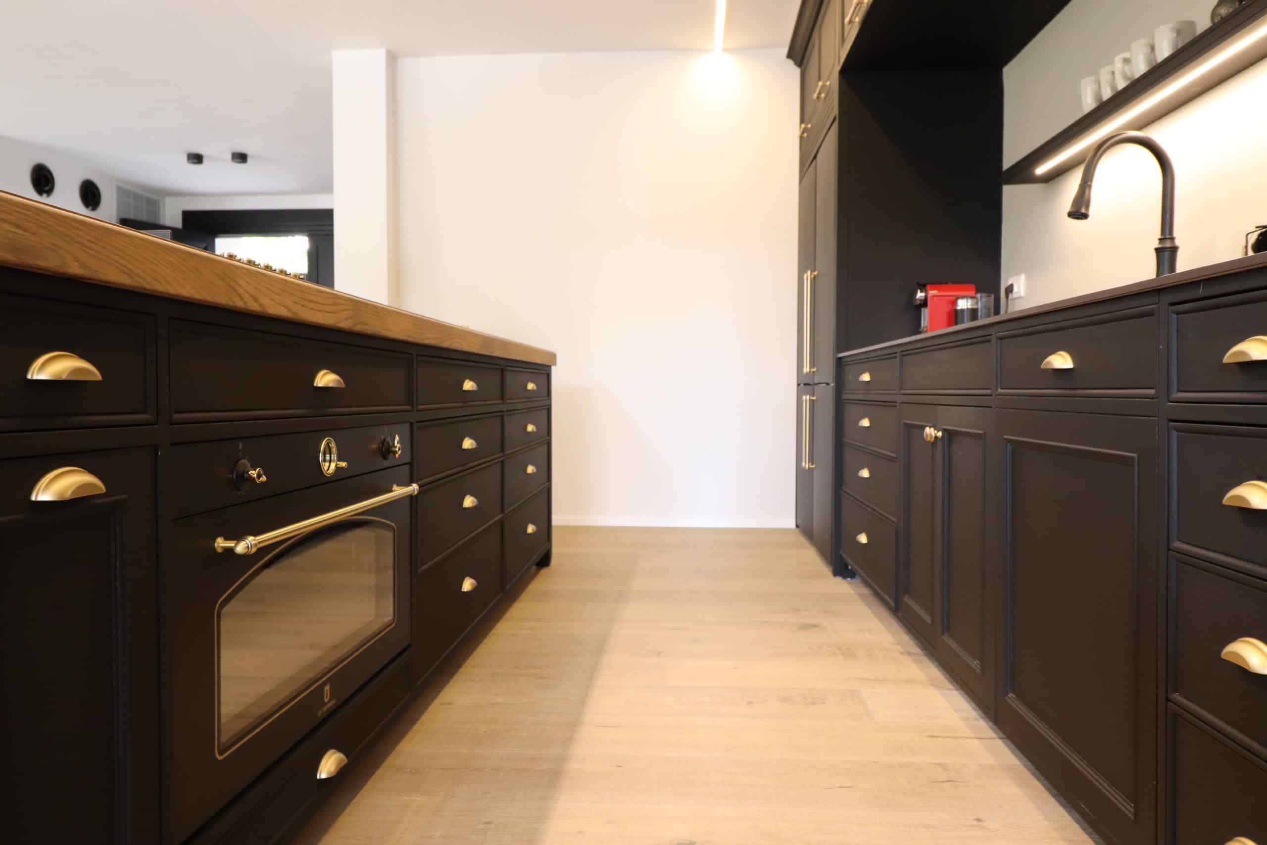 מטבח כפרי שחור