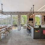 מטבח כפרי בגוון אפור גרפיט