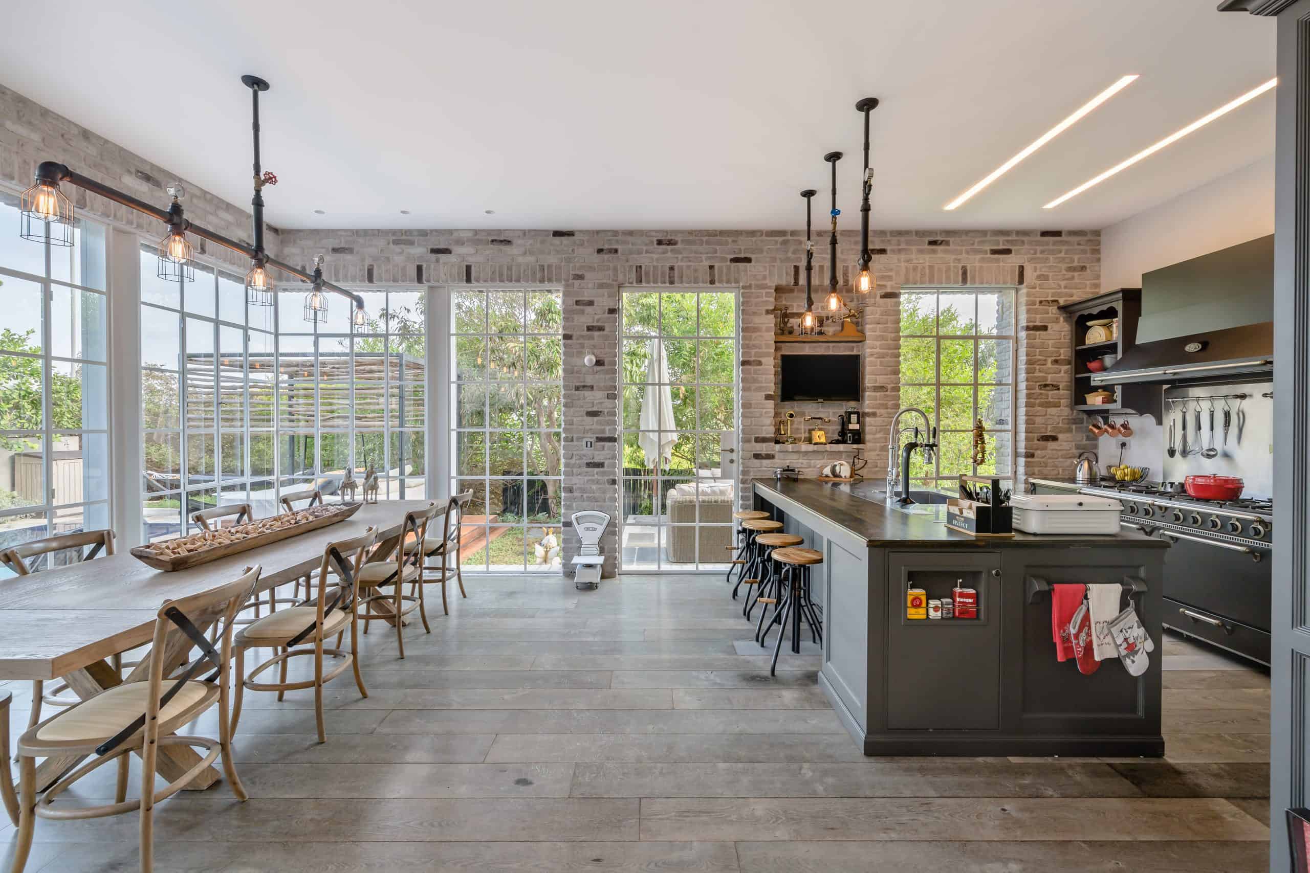 מטבח כפרי בגוון אפור גרפיט